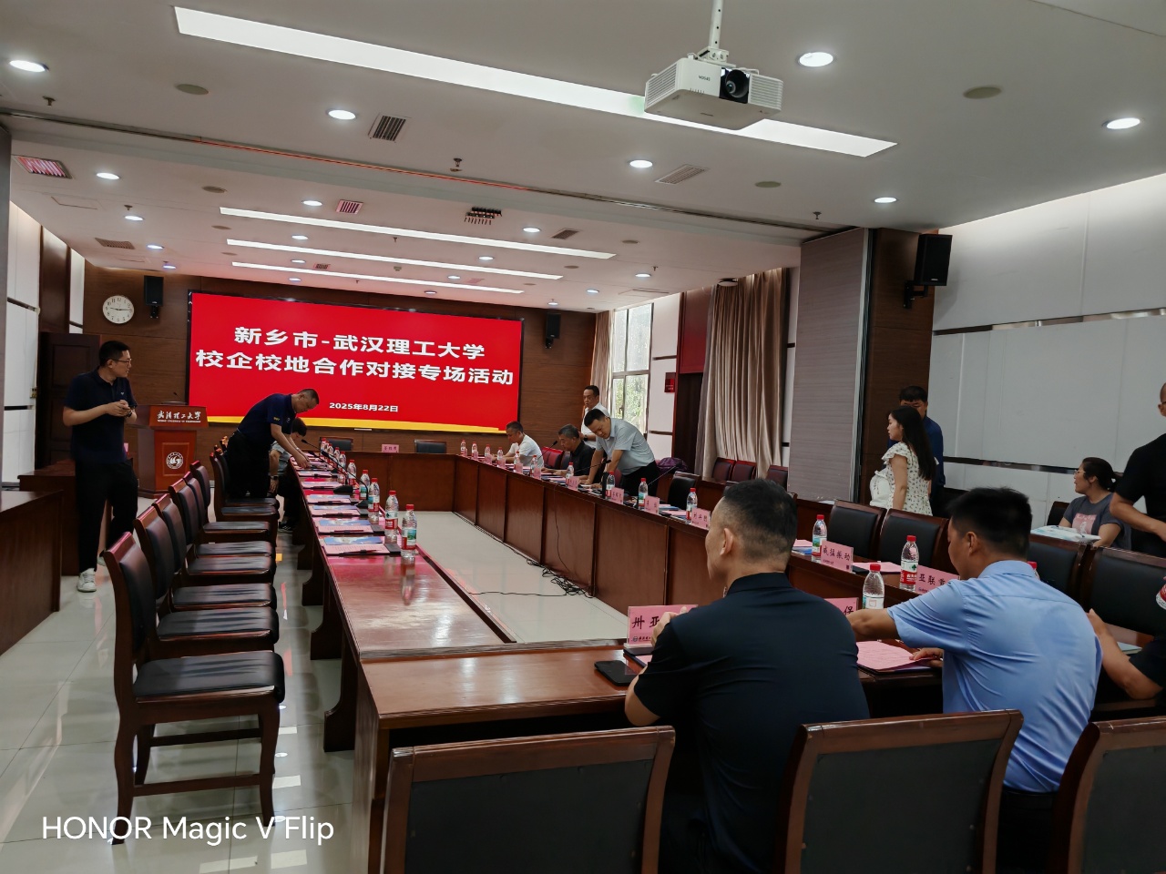 新鄉(xiāng)市卅亞過濾設(shè)備有限公司與武漢理工大學(xué)攜手共創(chuàng)校企合作新篇章！